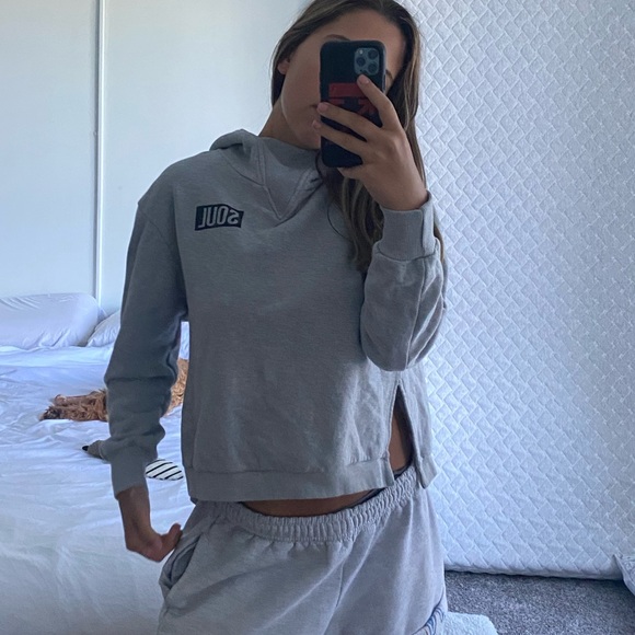 SoulCycle sweatshirt - Picture 2 of 6